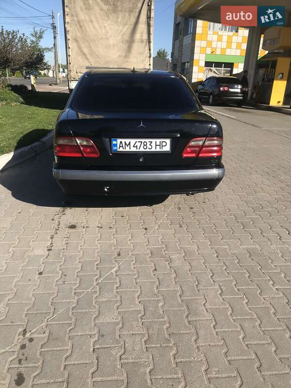 2000 mercedes-benz e 200
