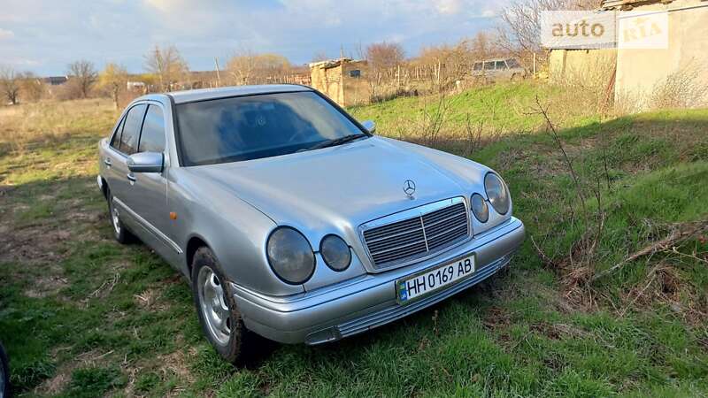1998 mercedes-benz e 300 td