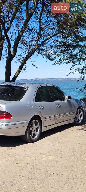 2001 mercedes-benz e-320-