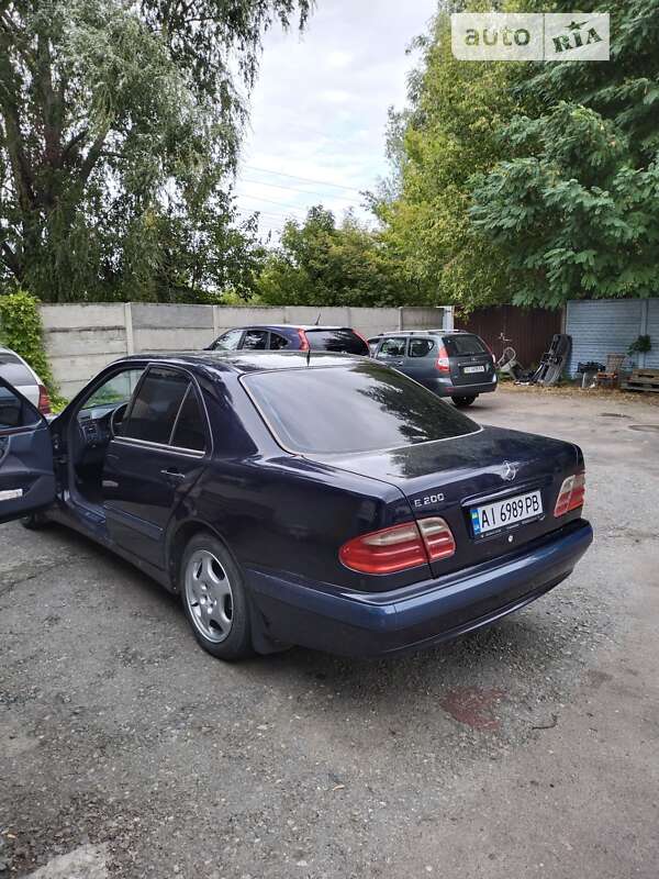 2001 mercedes-benz e 200