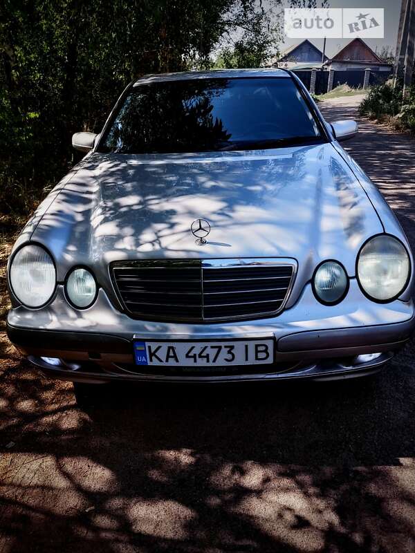 2001 mercedes-benz e 200