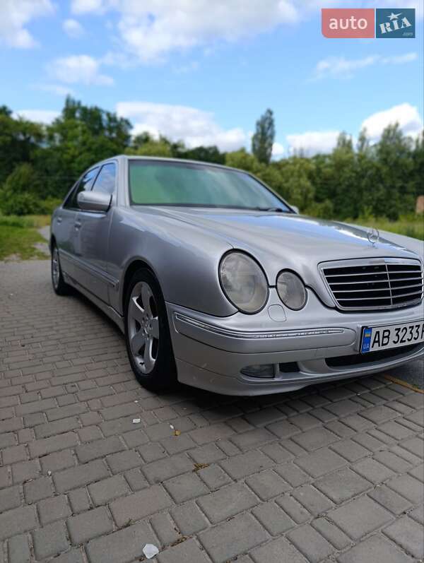 2001 mercedes-benz e 200