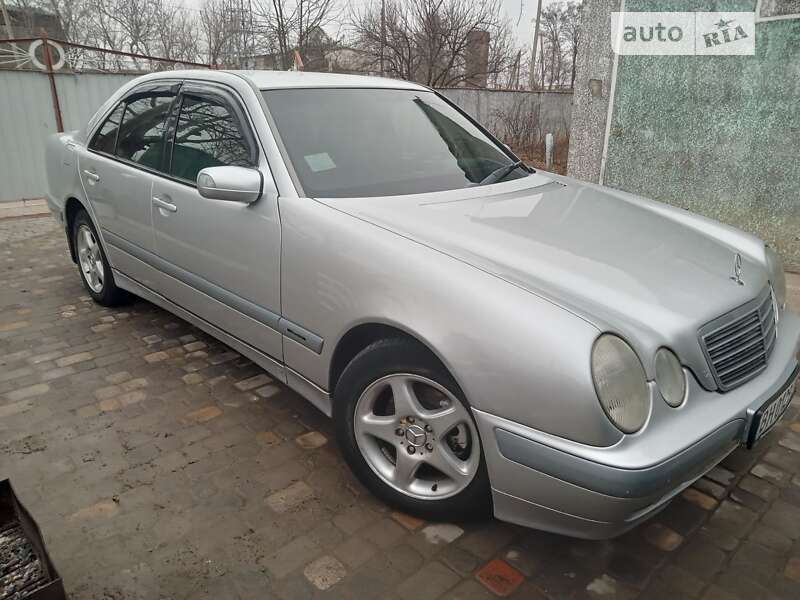 2001 mercedes-benz e 200