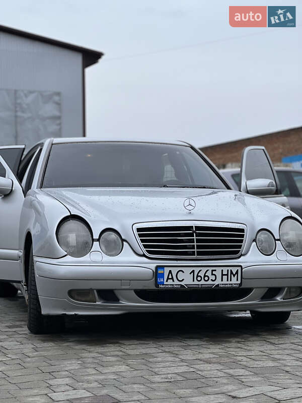 2001 mercedes-benz e 200