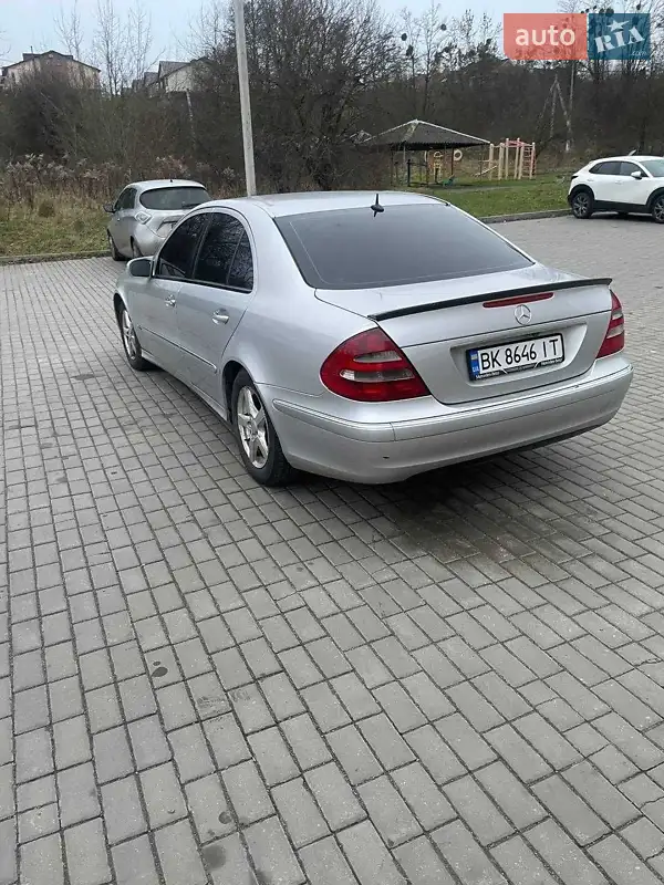 2002 mercedes-benz e 220