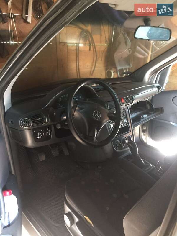 2003 mercedes-benz vaneo