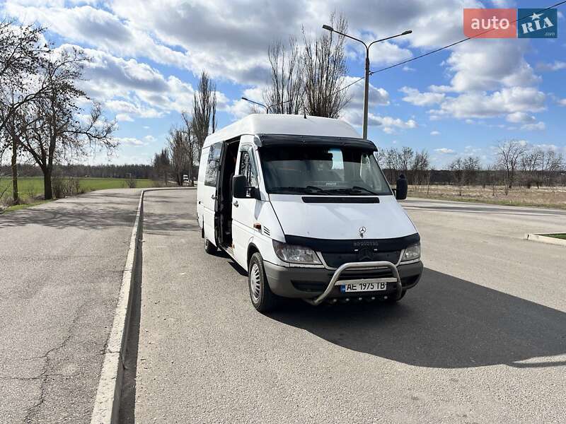 2004 mercedes-benz 311 d