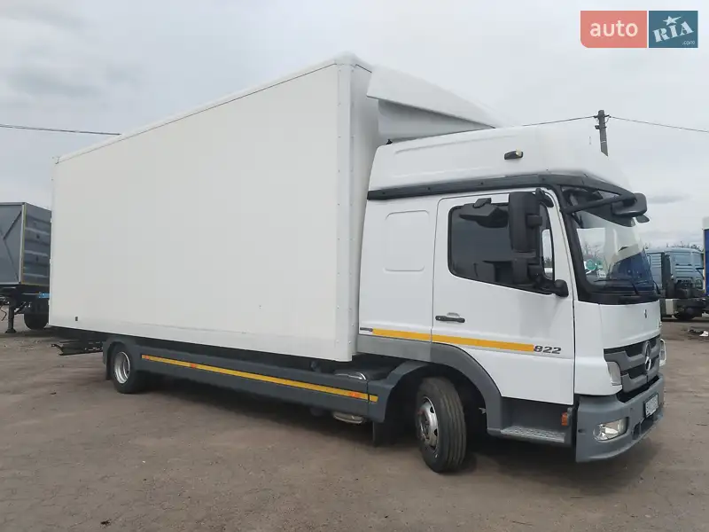 2011 mercedes-benz atego-822