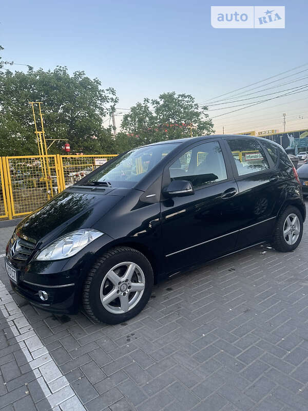 2011 mercedes-benz a-180