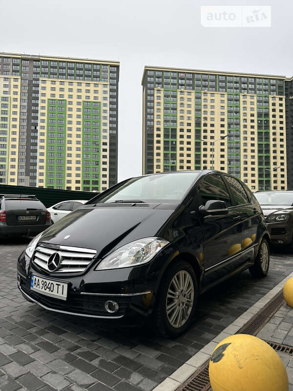 2011 mercedes-benz a 180