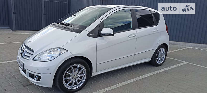 2011 mercedes-benz a 180