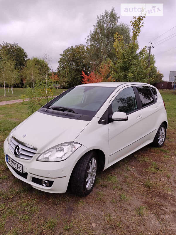 2011 mercedes-benz a 180