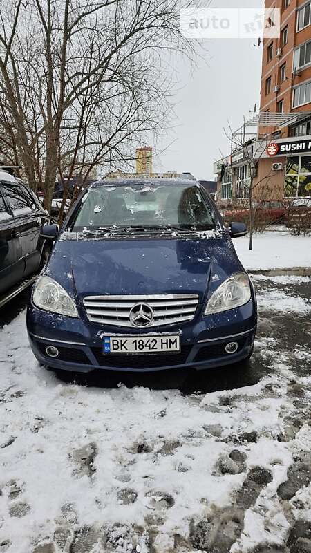 2011 mercedes-benz a 180