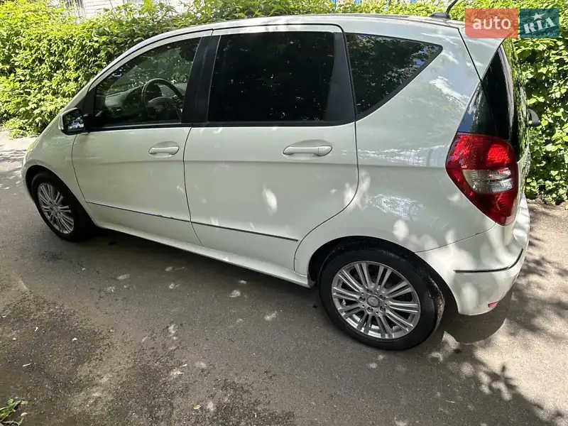 2011 mercedes-benz a 180