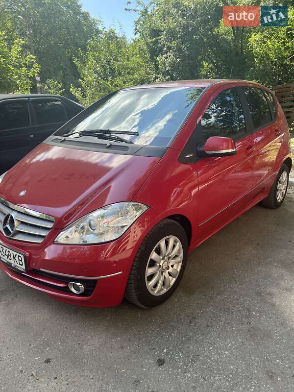 2011 mercedes-benz a 180