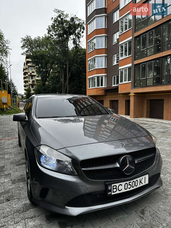 2017 mercedes-benz a-180