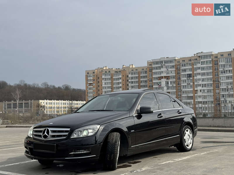 2011 mercedes-benz c-220