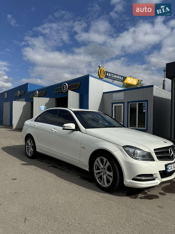 2011 mercedes-benz c 220
