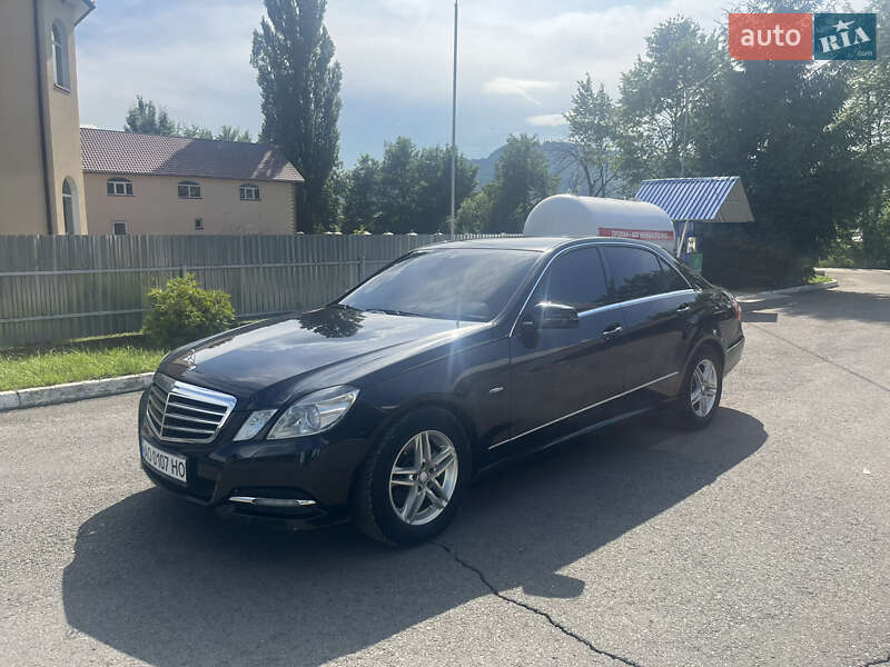 2011 mercedes-benz e 220