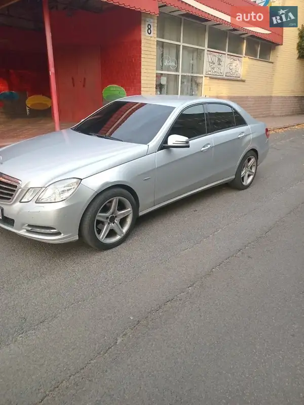 2011 mercedes-benz e 200