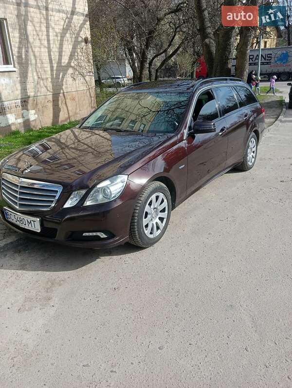 2010 mercedes-benz e-220