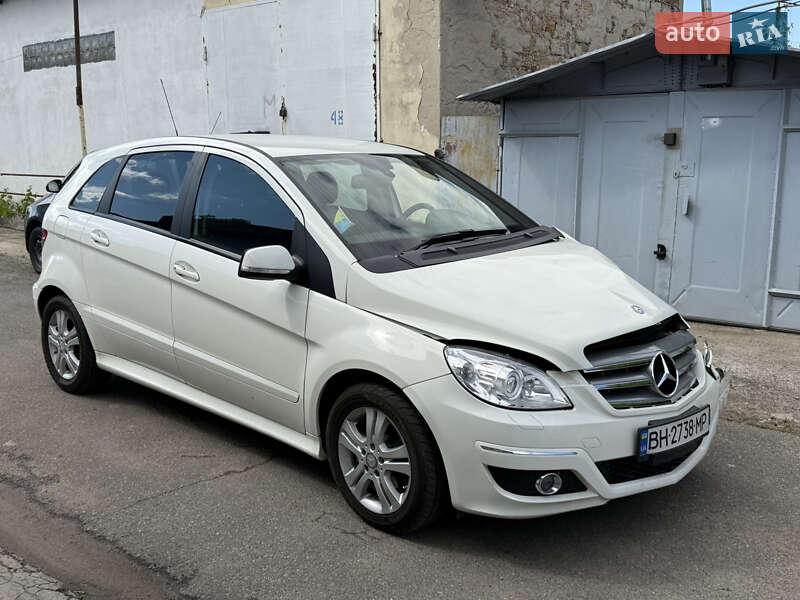2011 mercedes-benz b-180