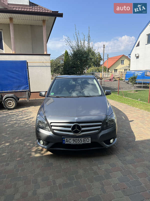 2013 mercedes-benz b-180