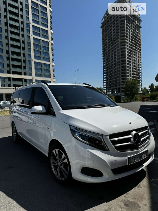 2015 mercedes-benz v 220 d