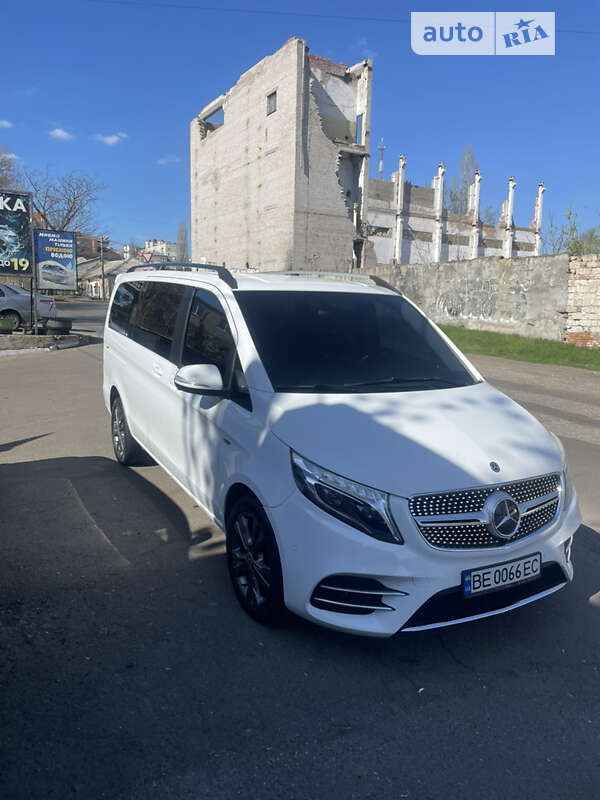 2016 mercedes-benz v 220 cdi