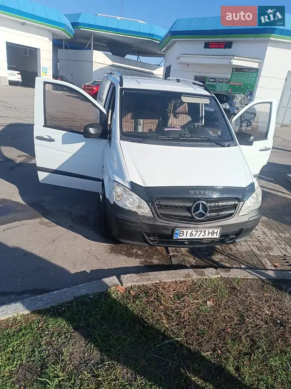 2011 mercedes-benz 639-4