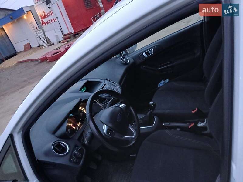 2014 ford fiesta