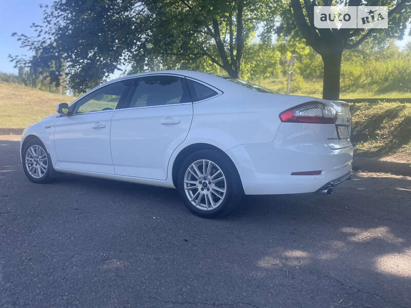 2011 ford mondeo