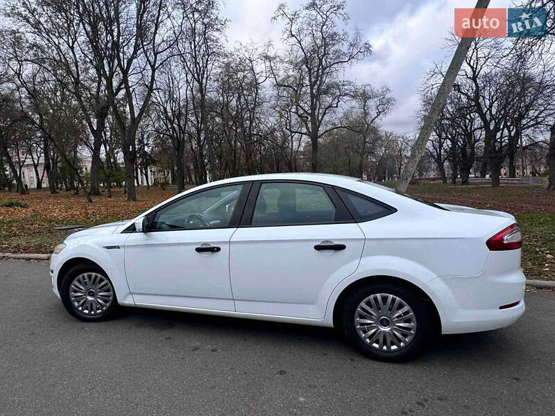 2011 ford mondeo