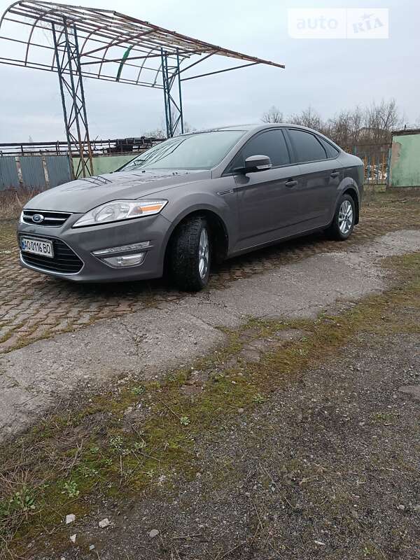 2012 ford mondeo