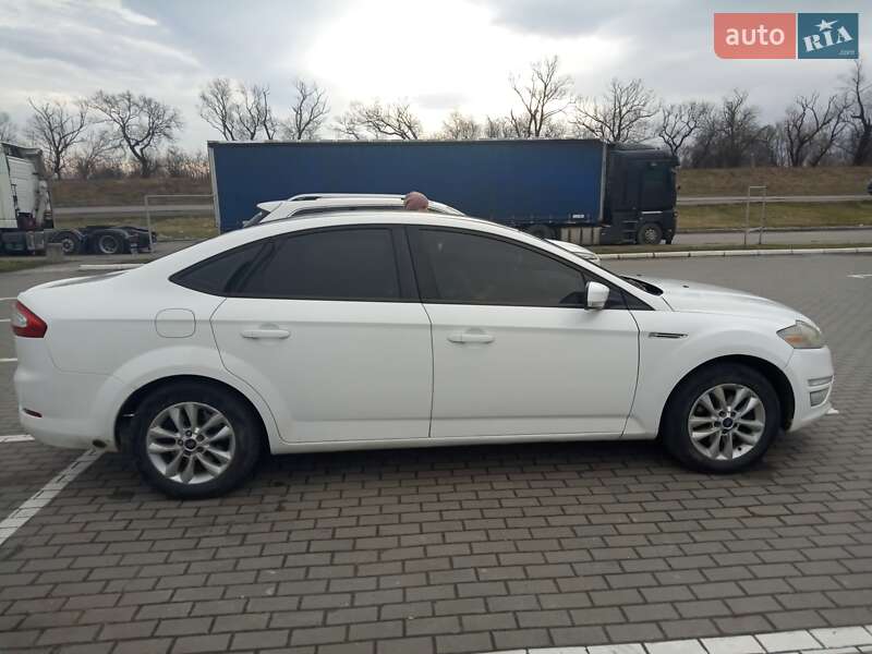 2012 ford mondeo