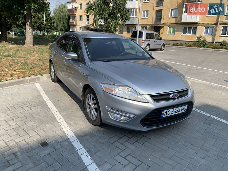 2012 ford mondeo