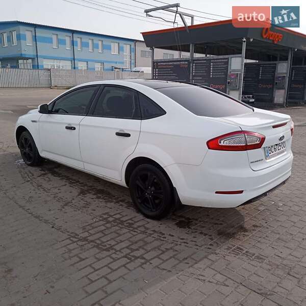 2012 ford mondeo