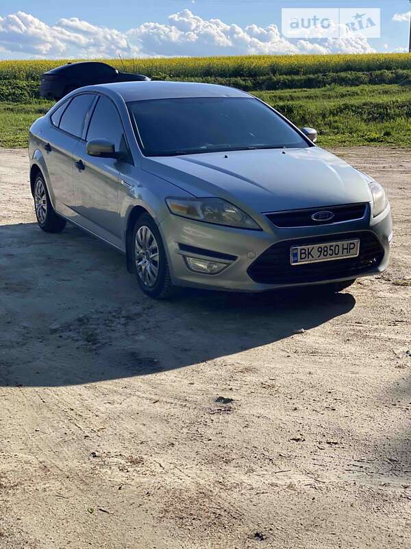 2012 ford mondeo