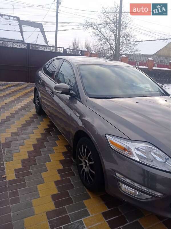 2013 ford mondeo