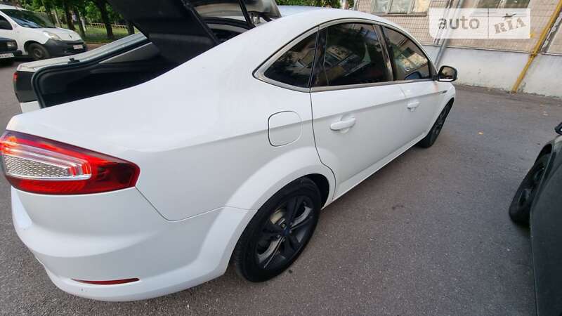 2013 ford mondeo