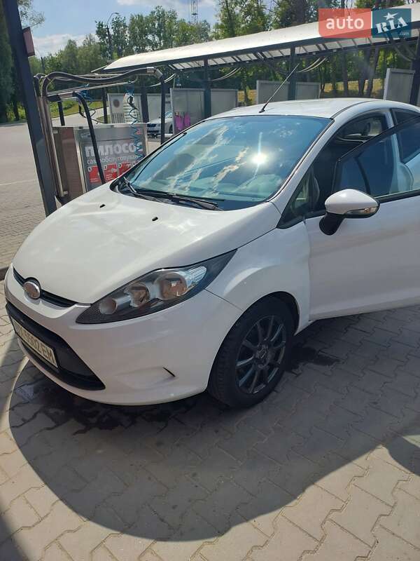 2010 ford fiesta