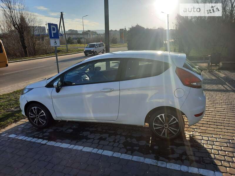 2010 ford fiesta