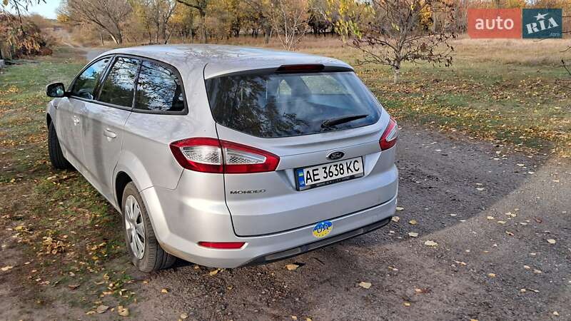 2011 ford mondeo