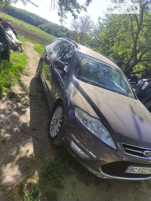 2012 ford mondeo