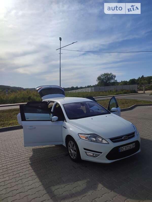 2012 ford mondeo