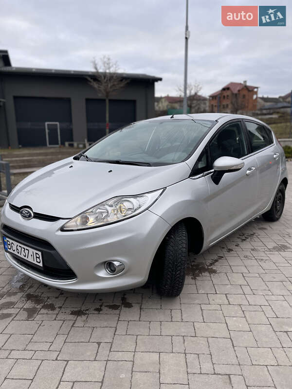 2010 ford fiesta