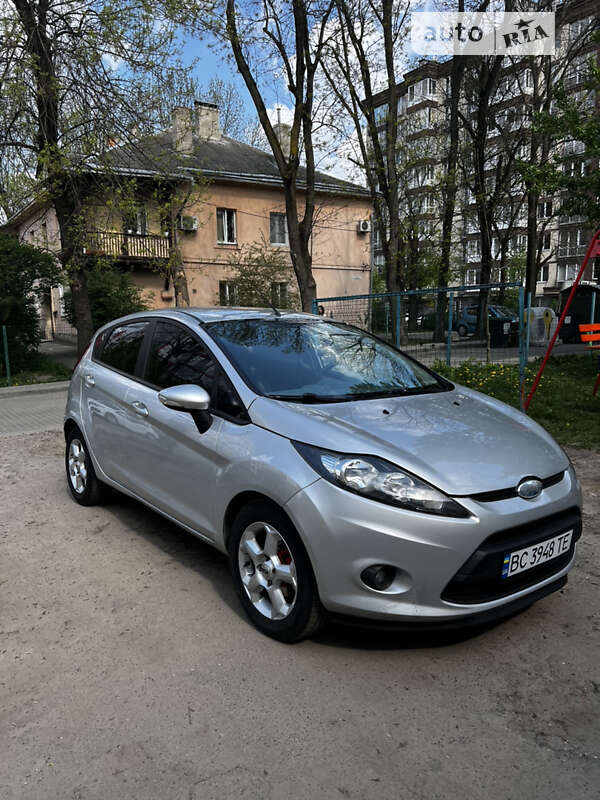 2010 ford fiesta