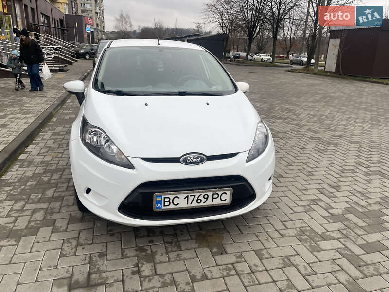 2010 ford fiesta
