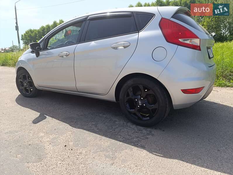 2010 ford fiesta