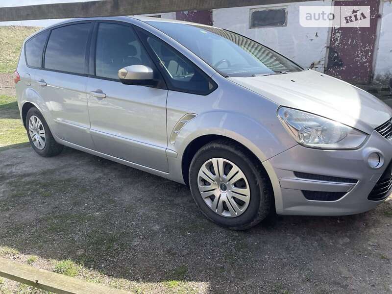 2011 ford s-max